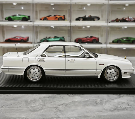 Accensione Nissan 1988 Cedric Cima Y31 White 1:18 – Modello in resina collezionabile