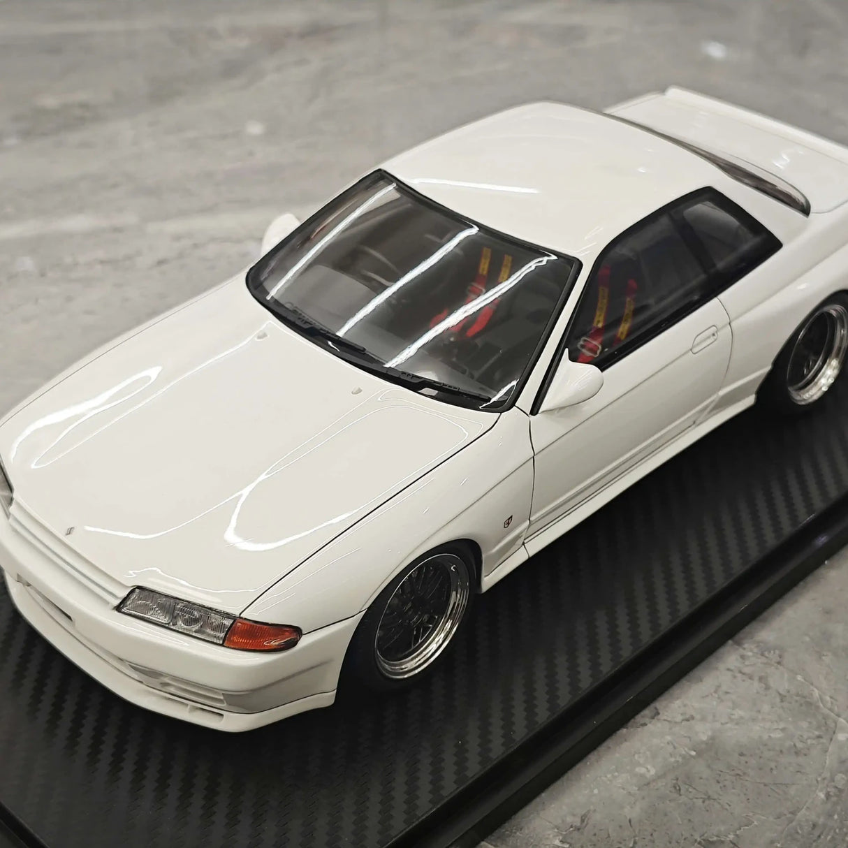 Accensione Nissan 1994 Skyline GT-R R32 Wangan Midnight Reina Akikawa White 1:18 – Modello in resina collezionabile