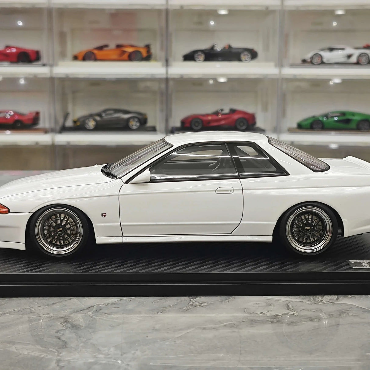 Accensione Nissan 1994 Skyline GT-R R32 Wangan Midnight Reina Akikawa White 1:18 – Modello in resina collezionabile