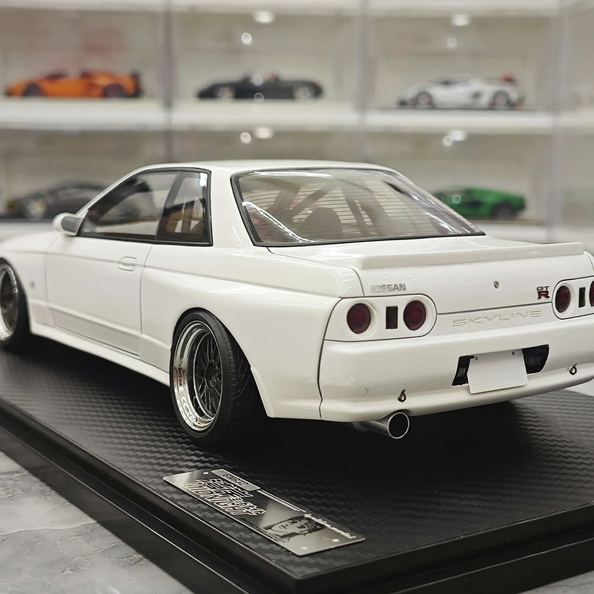 Accensione Nissan 1994 Skyline GT-R R32 Wangan Midnight Reina Akikawa White 1:18 – Modello in resina collezionabile