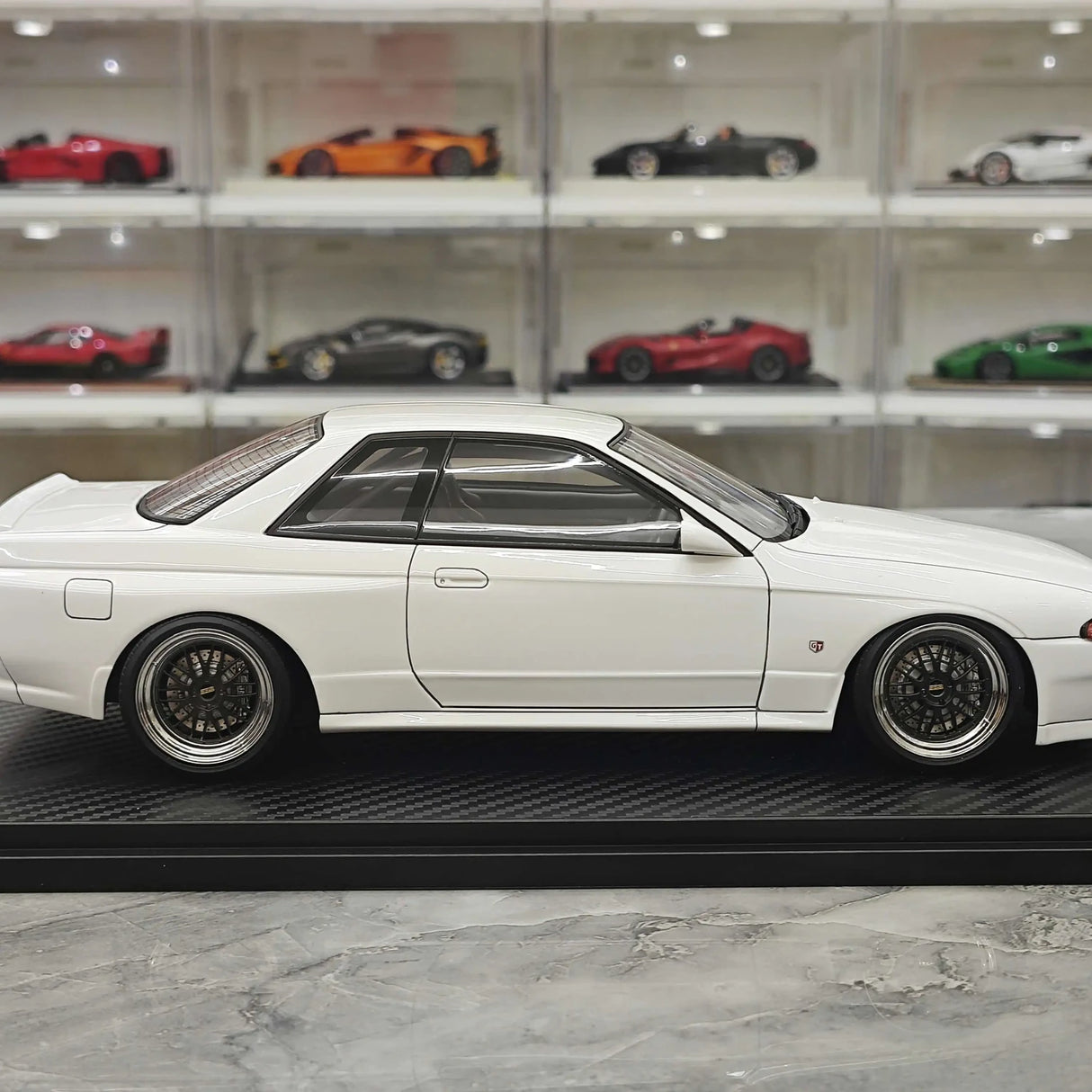 Accensione Nissan 1994 Skyline GT-R R32 Wangan Midnight Reina Akikawa White 1:18 – Modello in resina collezionabile