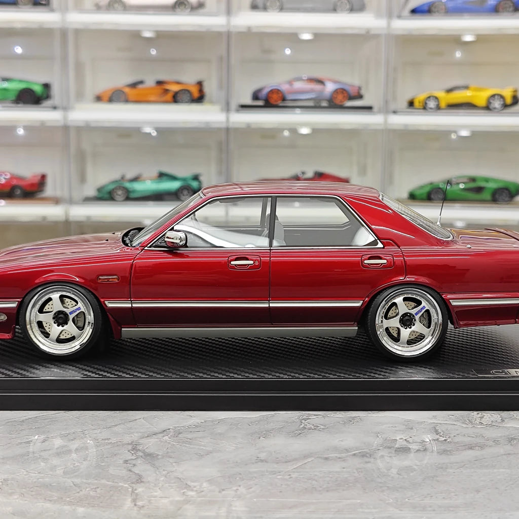 Ignition Nissan 1988 Cedric Cima Y31 Wine Red 1:18 – Sammelobjekt-Resin-Modellharz