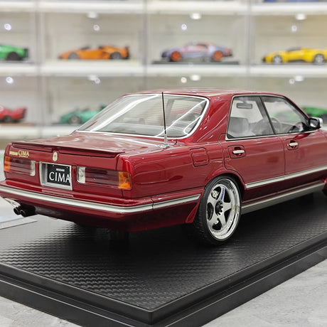 Ignition Nissan 1988 Cedric Cima Y31 Wine Red 1:18 – Modello in resina collezionabile
