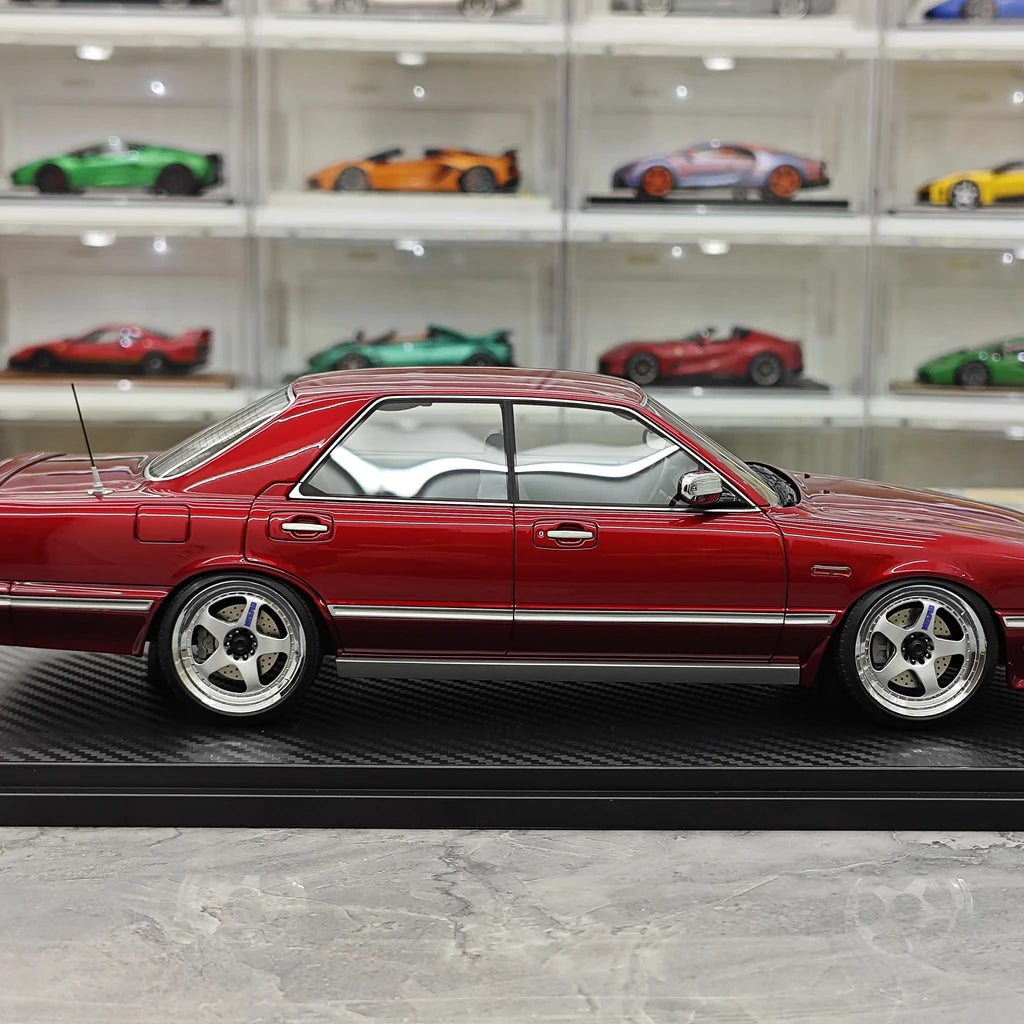 Ignition Nissan 1988 Cedric Cima Y31 Wine Red 1:18 – Sammelobjekt-Resin-Modellharz