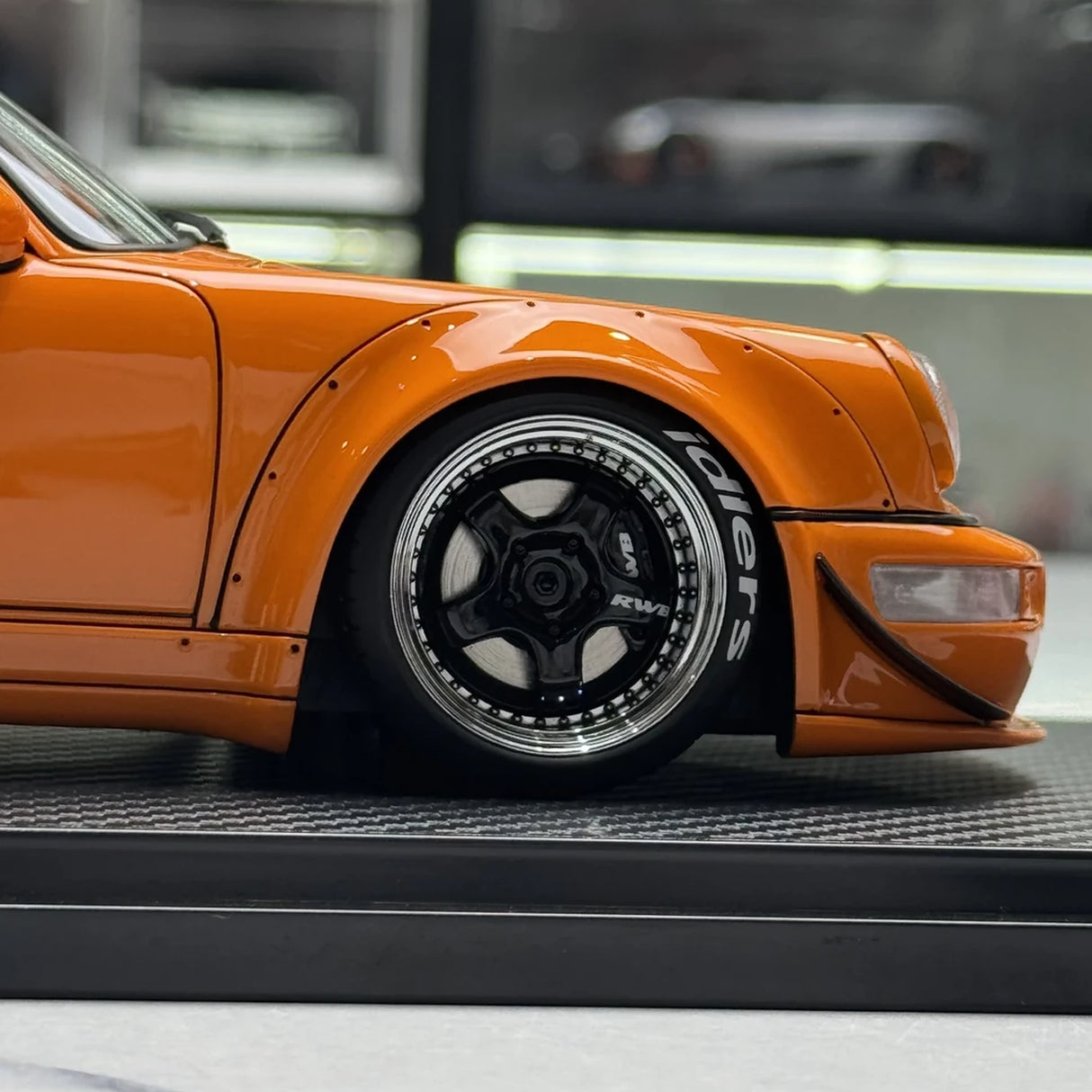Ignition Porsche 1991 911 964 RWB oranje 1:18 – Collectible resin Model resin