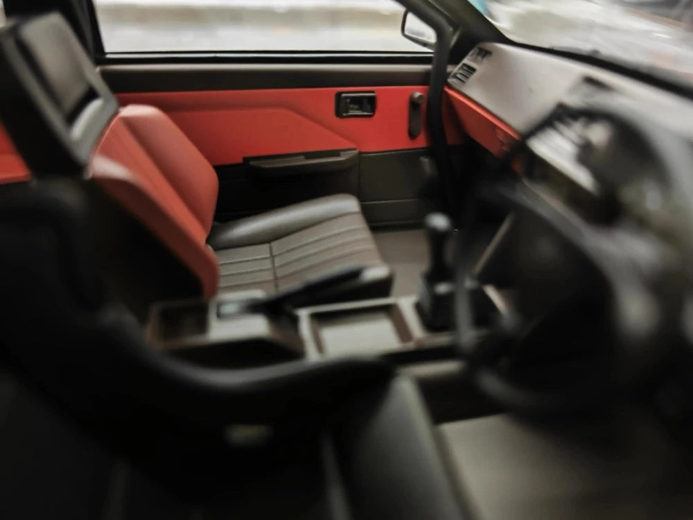 [Ignition] 1:18 Toyota 1983 AE86 Sprinter Trueno Red Model Car Resin
