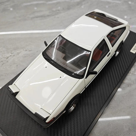 [Ignition] 1:18 Toyota 1983 AE86 Sprinter Trueno vit modellbil harts