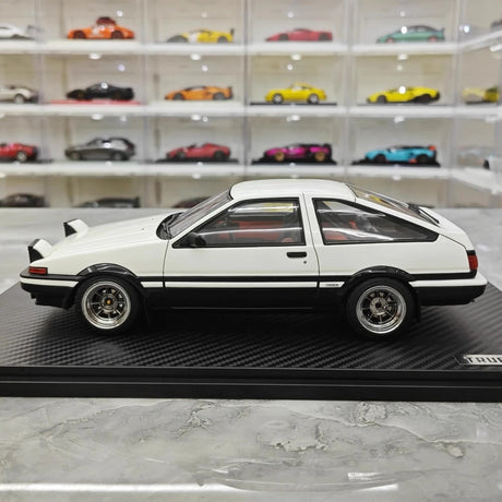 [Ignition] 1:18 Toyota 1983 AE86 Sprinter Trueno vit modellbil harts