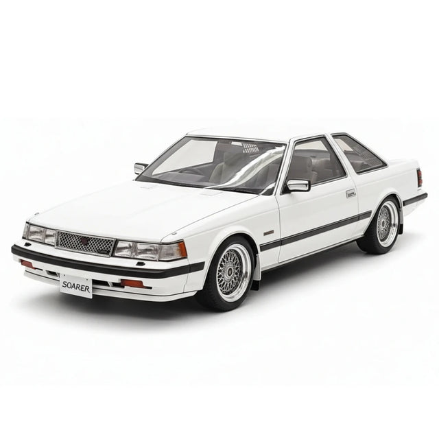 [Ignition] 1:18 Toyota 1983 Soarer 2800GT vit & silver hub modellbil harts