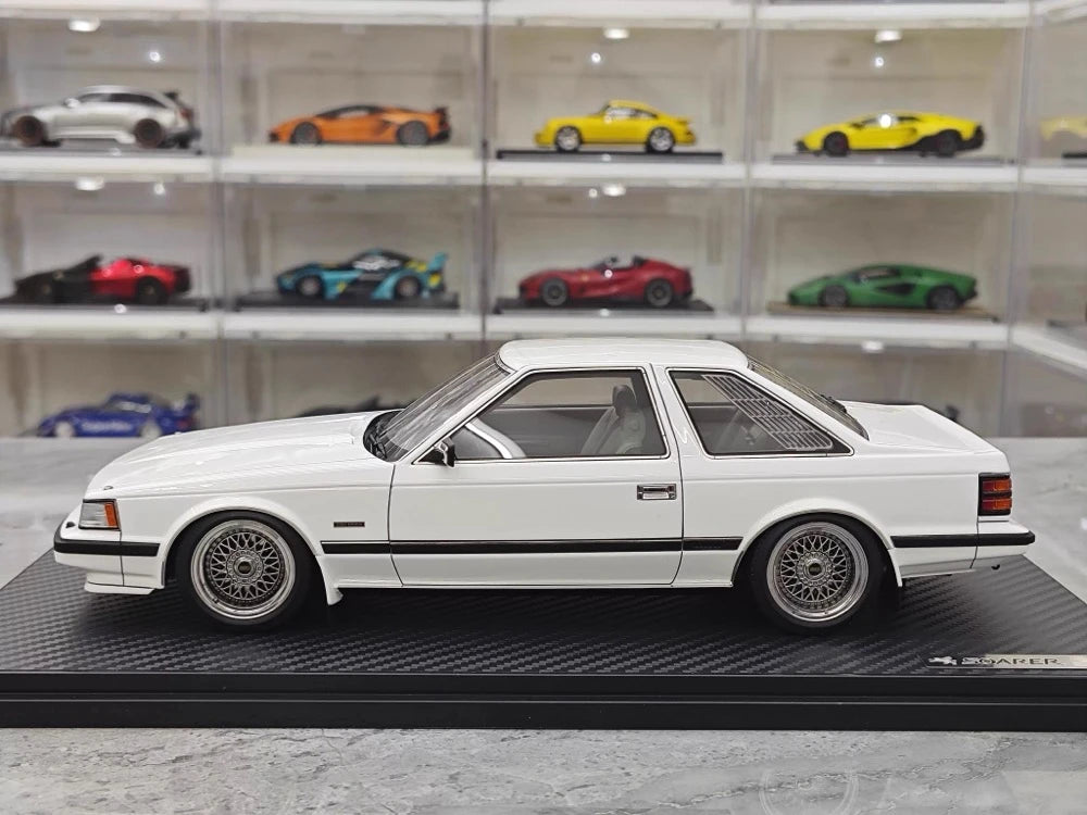 [Ignition] 1:18 Toyota 1983 Soarer 2800GT vit & silver hub modellbil harts