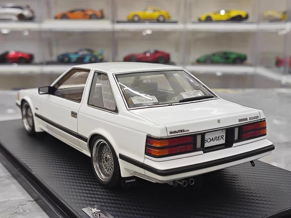 [Ignition] 1:18 Toyota 1983 Soarer 2800GT vit & silver hub modellbil harts