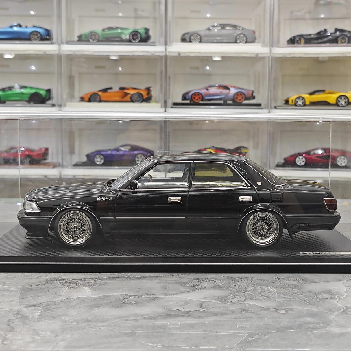 Ignition Toyota 1987 Crown Royal Saloon G 130 Black 1:18 – samlarresinmodellresin
