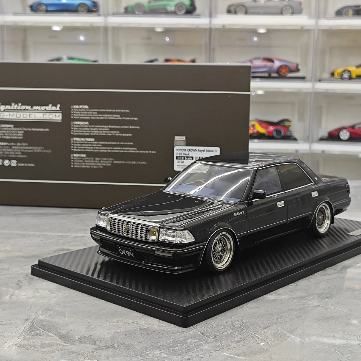Ignition Toyota 1987 Crown Royal Saloon G 130 Black 1:18 – samlarresinmodellresin