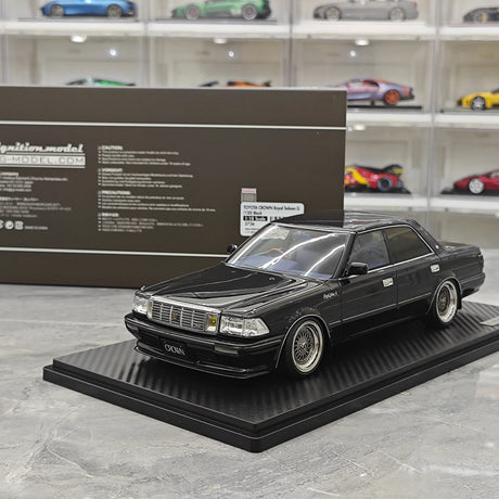 Ignition Toyota 1987 Crown Royal Saloon G 130 Black 1:18 – samlarresinmodellresin