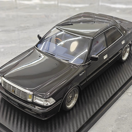 Ignition Toyota 1987 Crown Royal Saloon G 130 Black 1:18 – samlarresinmodellresin