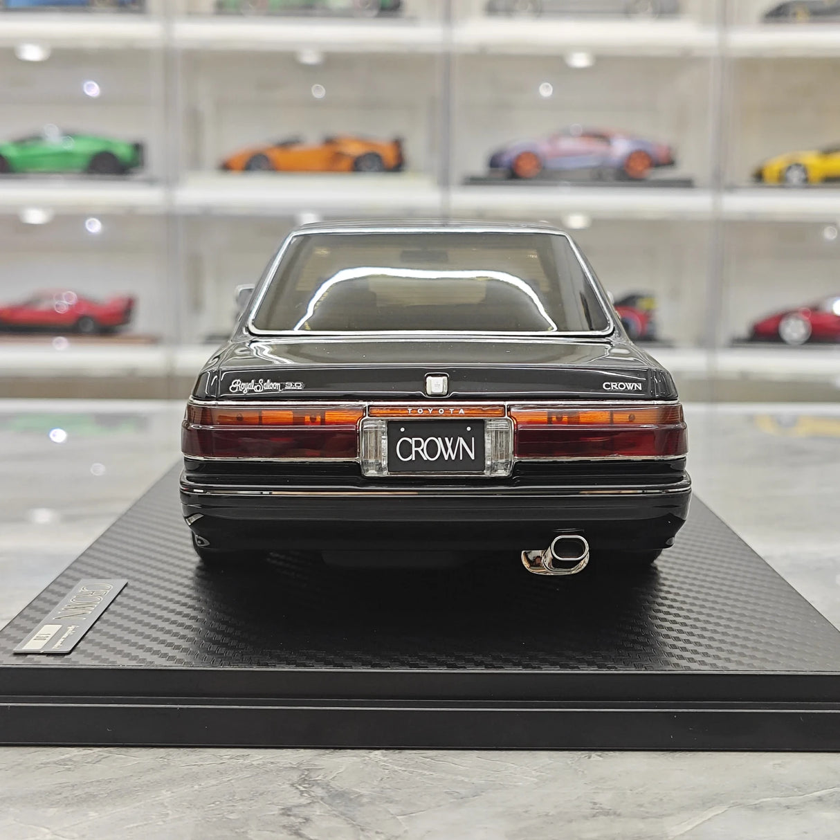 Ignition Toyota 1987 Crown Royal Saloon G 130 Black 1:18 – samlarresinmodellresin