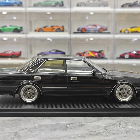 Ignition Toyota 1987 Crown Royal Saloon G 130 Black 1:18 – samlarresinmodellresin
