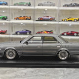 Ignition Toyota 1987 Crown Royal Saloon G 130 Gray 1:18 – samlarobjekt resinmodellresin