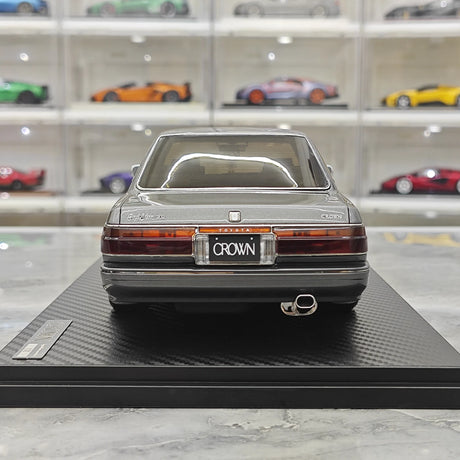 Ignition Toyota 1987 Crown Royal Saloon G 130 Gray 1:18 – samlarobjekt resinmodellresin