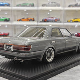 Ignition Toyota 1987 Crown Royal Saloon G 130 Gray 1:18 – samlarobjekt resinmodellresin