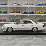 Ignition Toyota 1987 Crown Royal Saloon G White 1:18 – Sammelobjekt-Resin-Modellharz