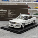 Ignition Toyota 1987 Crown Royal Saloon G White 1:18 – Sammelobjekt-Resin-Modellharz