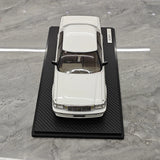 Ignition Toyota 1987 Crown Royal Saloon G White 1:18 – Sammelobjekt-Resin-Modellharz