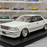 Ignition Toyota 1987 Crown Royal Saloon G White 1:18 – Sammelobjekt-Resin-Modellharz