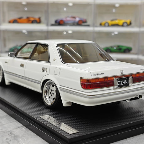 Ignition Toyota 1987 Crown Royal Saloon G White 1:18 – Modello in resina collezionabile