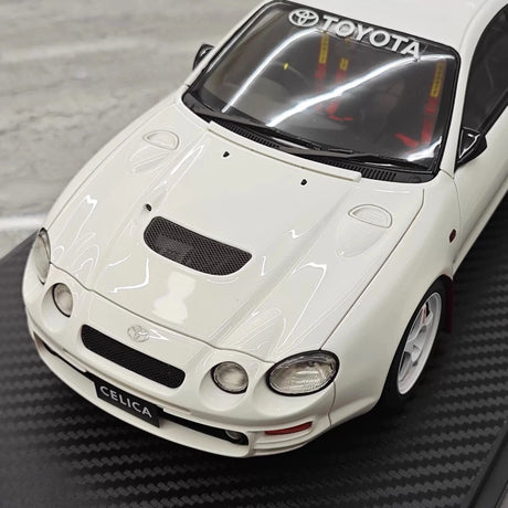 [Ignition] 1:18 Toyota 1994 Celica GT-FOUR ST205 wit modelauto Hars