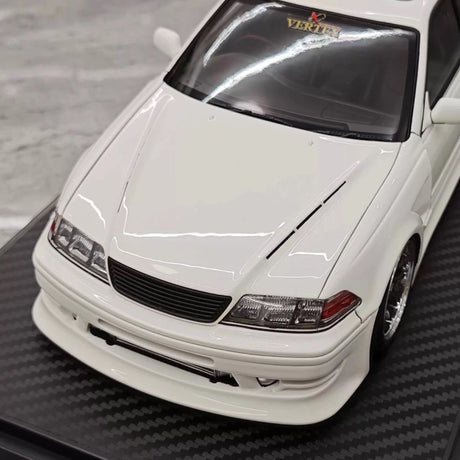 [Ignition] 1:18 Toyota 1996 Mark II JZX100 VERTEX wit modelauto Hars