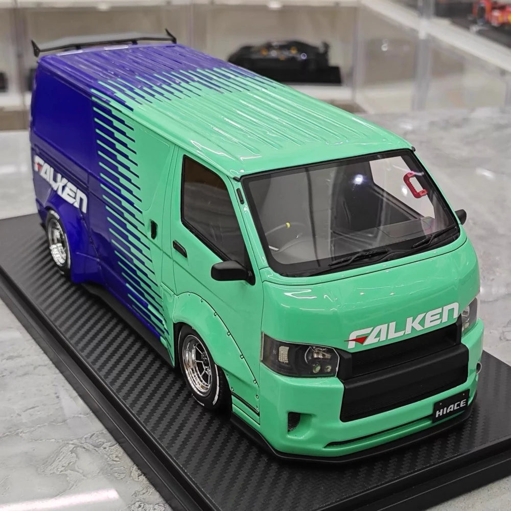 [Ignition] 1:18 Toyota 2023 Hiace TSD Works Green Model Car Resin