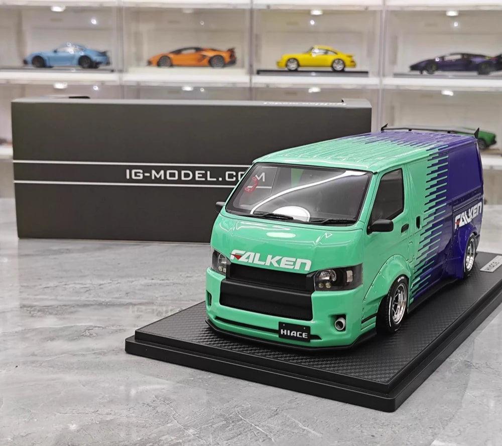 [Ignition] 1:18 Toyota 2023 Hiace TSD Works Green Model Car Resin