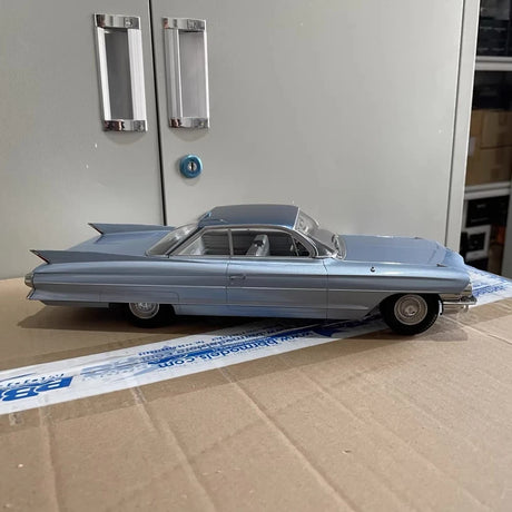 [KK Schaal] 1:18 Cadillac 1961 DeVille Series 62 Coupe blauw modelauto Die-Cast