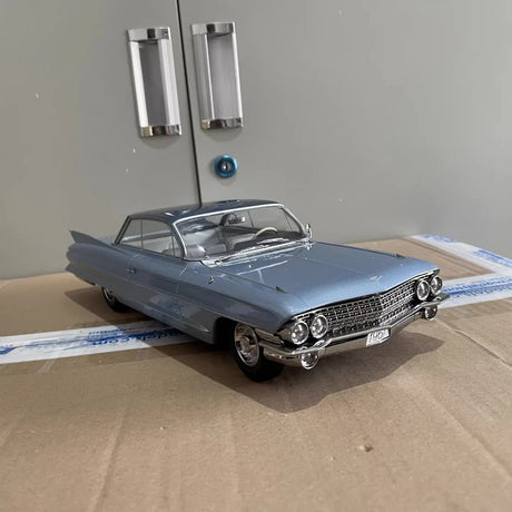 [KK Schaal] 1:18 Cadillac 1961 DeVille Series 62 Coupe blauw modelauto Die-Cast