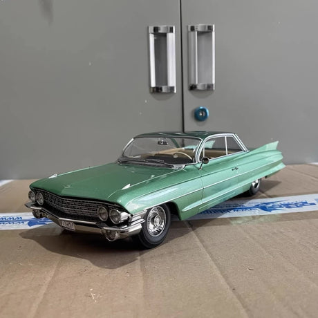 [KK Schaal] 1:18 Cadillac 1961 DeVille Series 62 Coupe groen modelauto Die-Cast