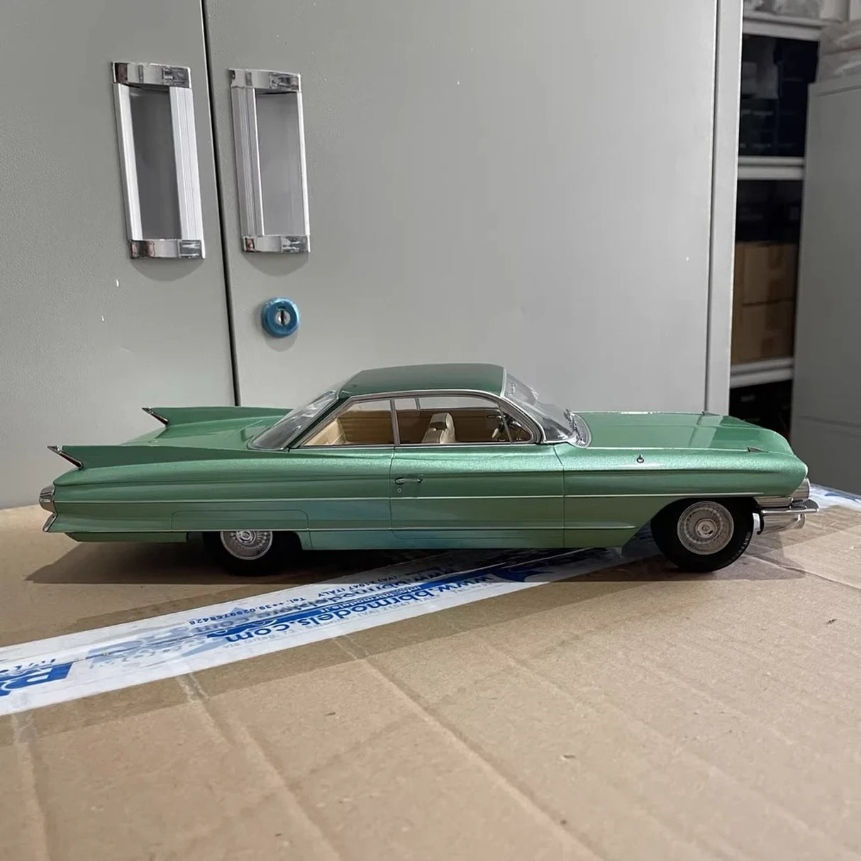 [KK Schaal] 1:18 Cadillac 1961 DeVille Series 62 Coupe groen modelauto Die-Cast