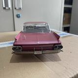[KK Schaal] 1:18 Cadillac 1961 DeVille Series 62 Coupe roze modelauto Die-Cast
