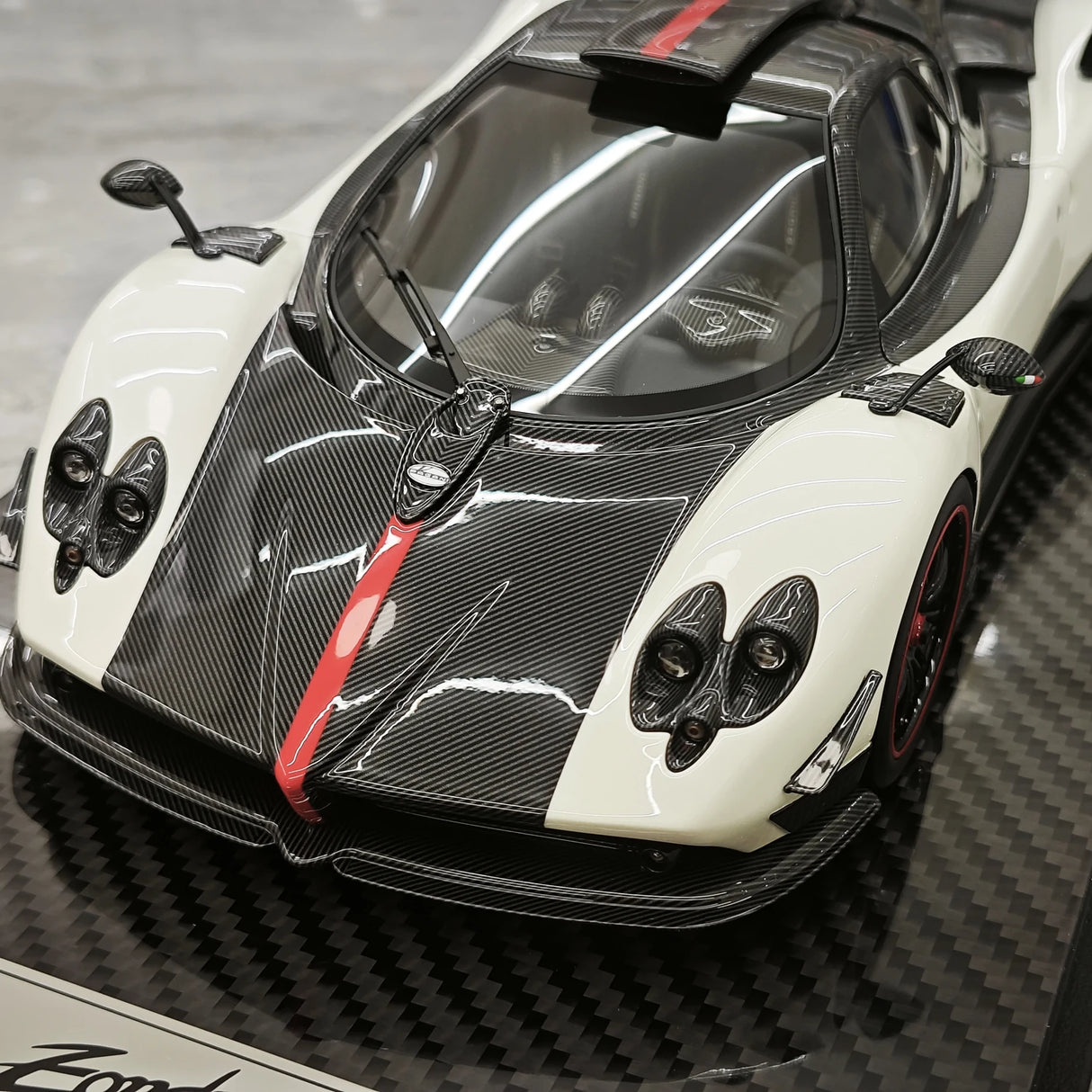Kash Pagani 2009 Zonda Cinque Coupe White 1:18 – Resina modelo de colección