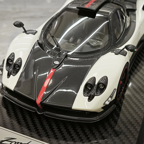 Kash Pagani 2009 Zonda Cinque Coupe White 1:18 – Modello in resina collezionabile