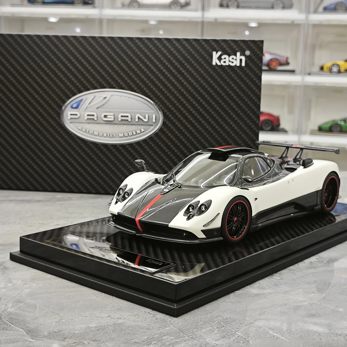 Kash Pagani 2009 Zonda Cinque Coupe White 1:18 – Resina modelo de colección