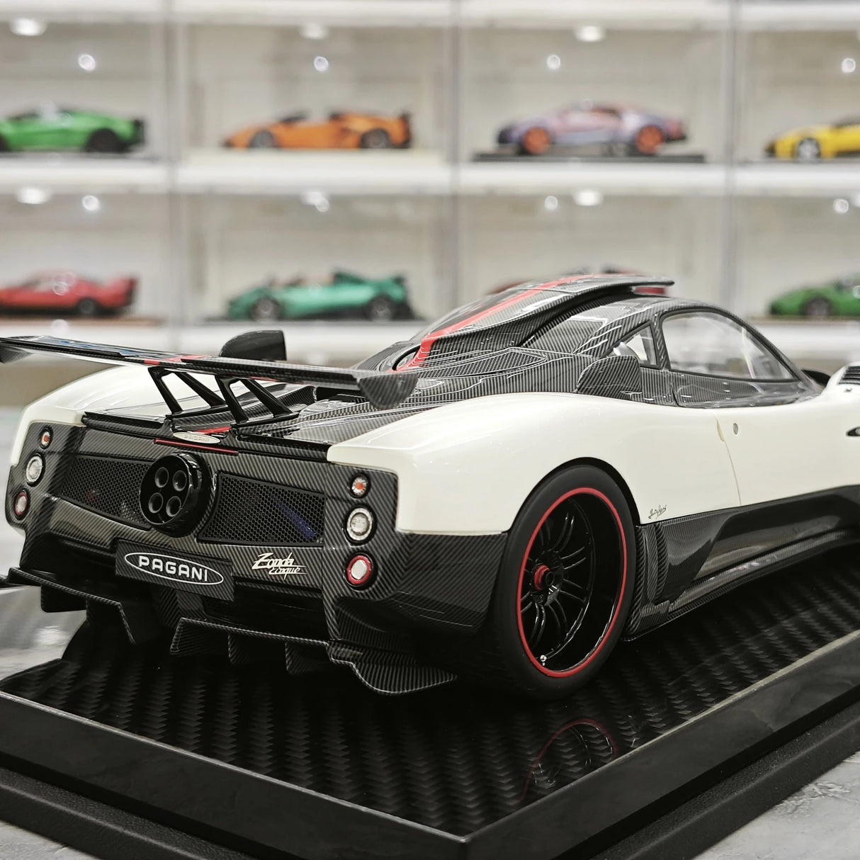 Kash Pagani 2009 Zonda Cinque Coupe White 1:18 – Resina modelo de colección