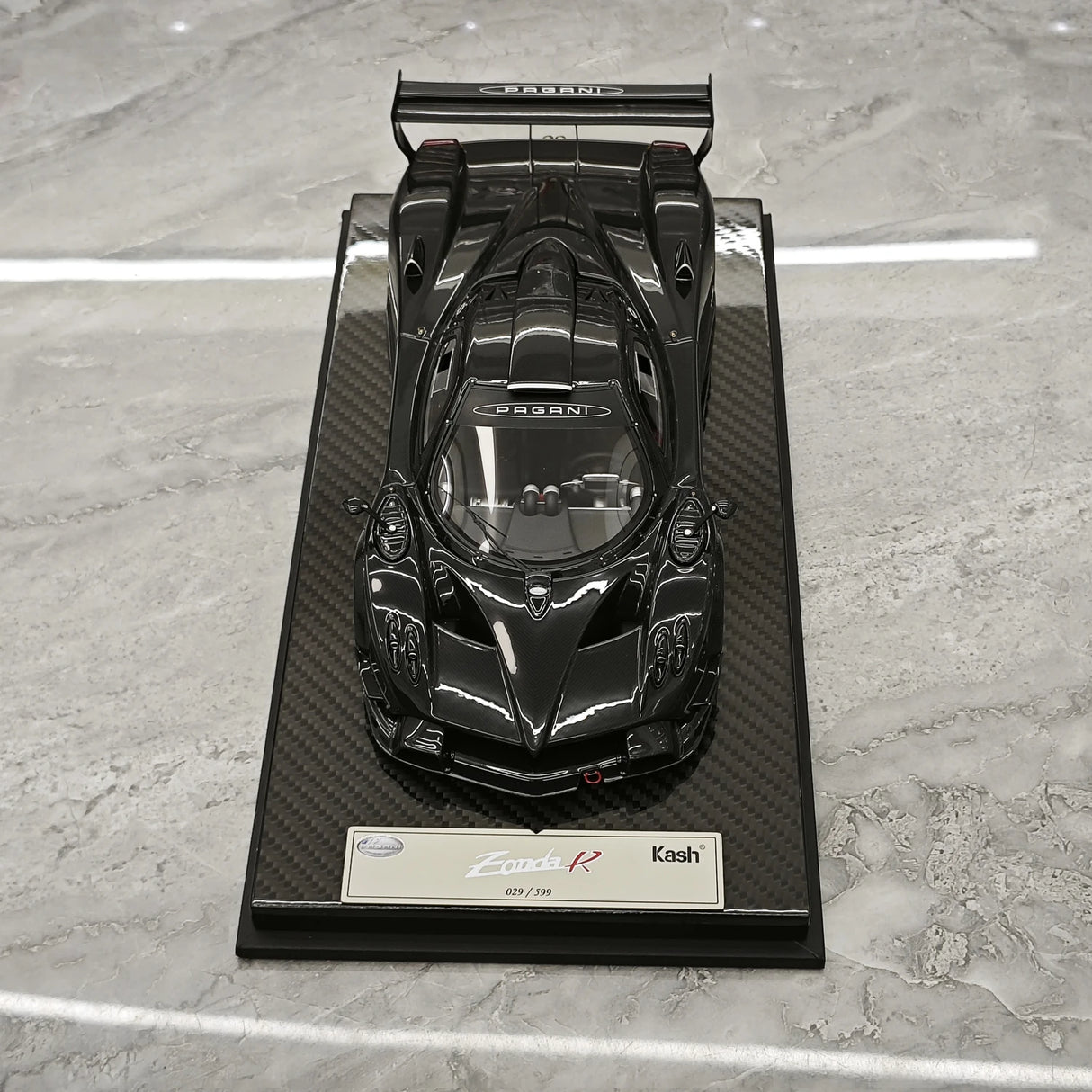 Kash Pagani 2009 Zonda R Lucidy Black 1:18 – Resina da collezione per modelli in resina