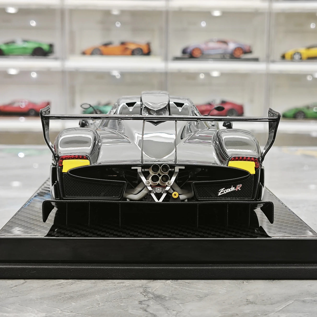 Kash Pagani 2009 Zonda R Lucidy Black 1:18 – Resina da collezione per modelli in resina