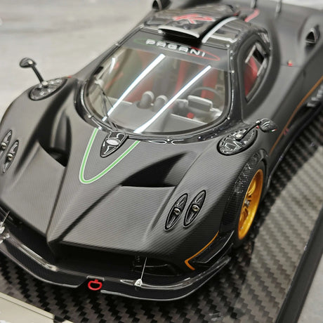 Kash Pagani 2009 Zonda R Matte Black 1:18 – Modello in resina collezionabile