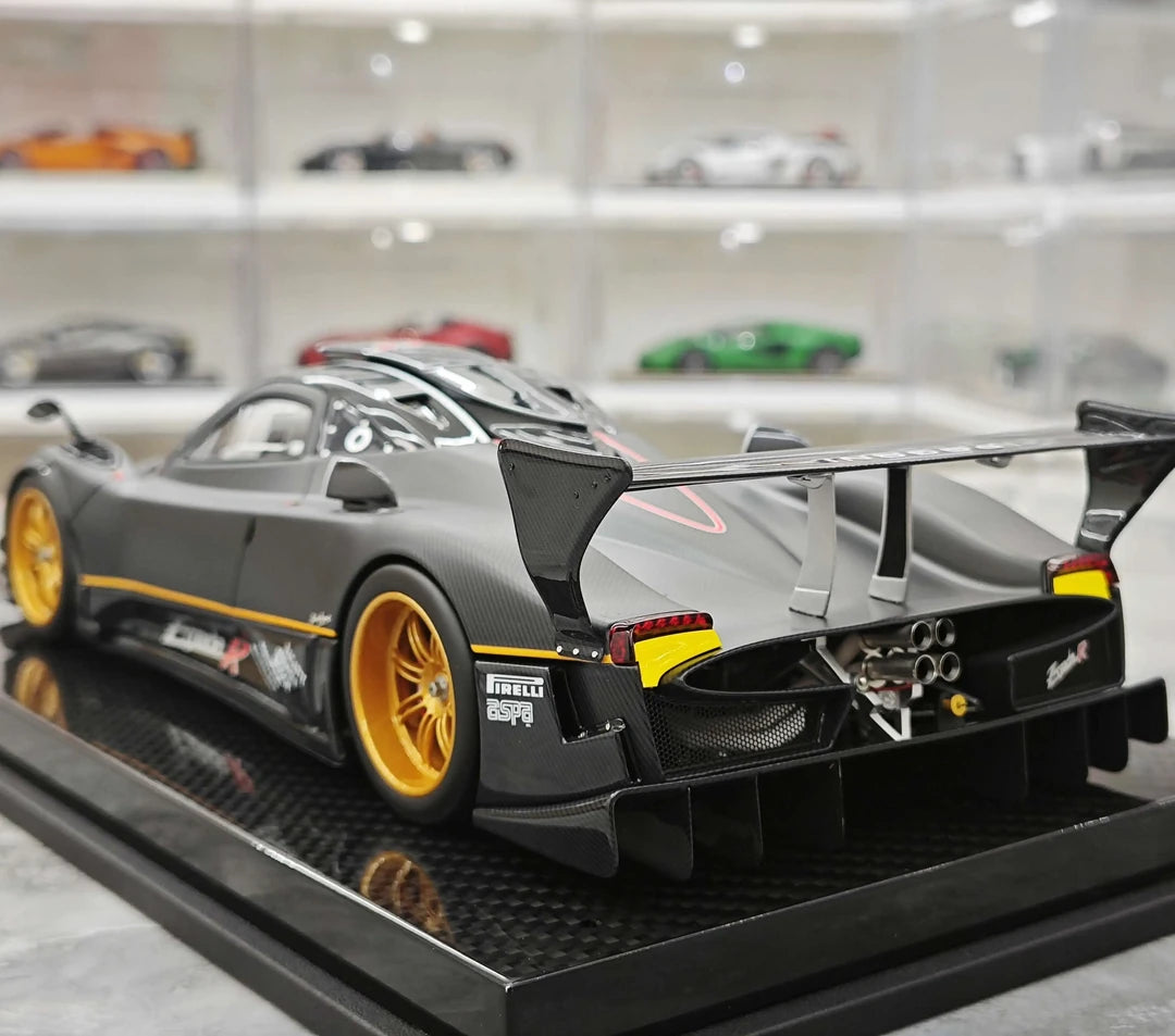 Kash Pagani 2009 Zonda R Matte Black 1:18 – Modello in resina collezionabile