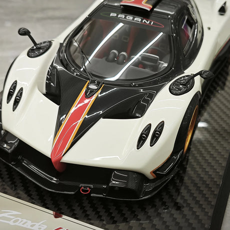 Kash Pagani 2009 Zonda R White 1:18 – Resina modello in resina collezionabile