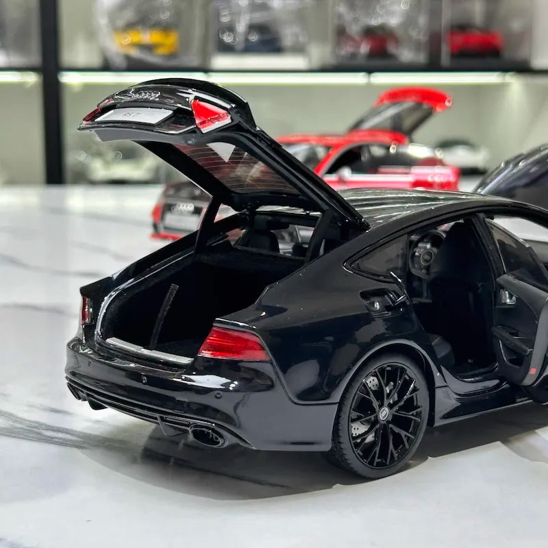 [KengFai] 1:18 Audi 2013 RS7 Sportback C7 Black Model Car Die-Cast