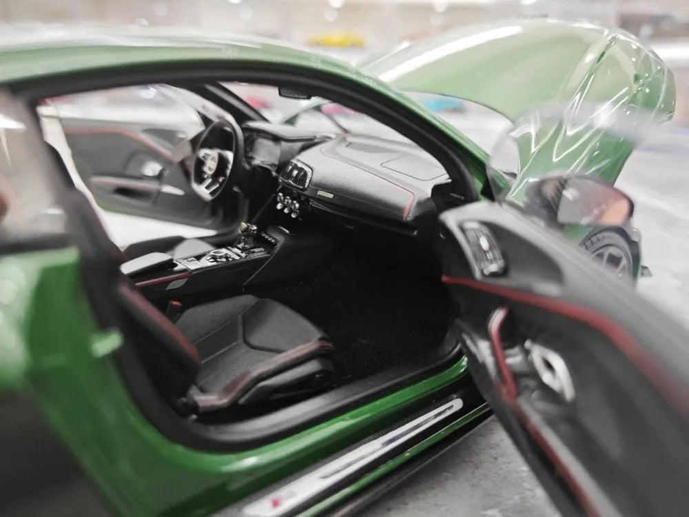 [KengFai] 1:18 Audi 2021 R8 GT RWD Green Model Car Die-Cast