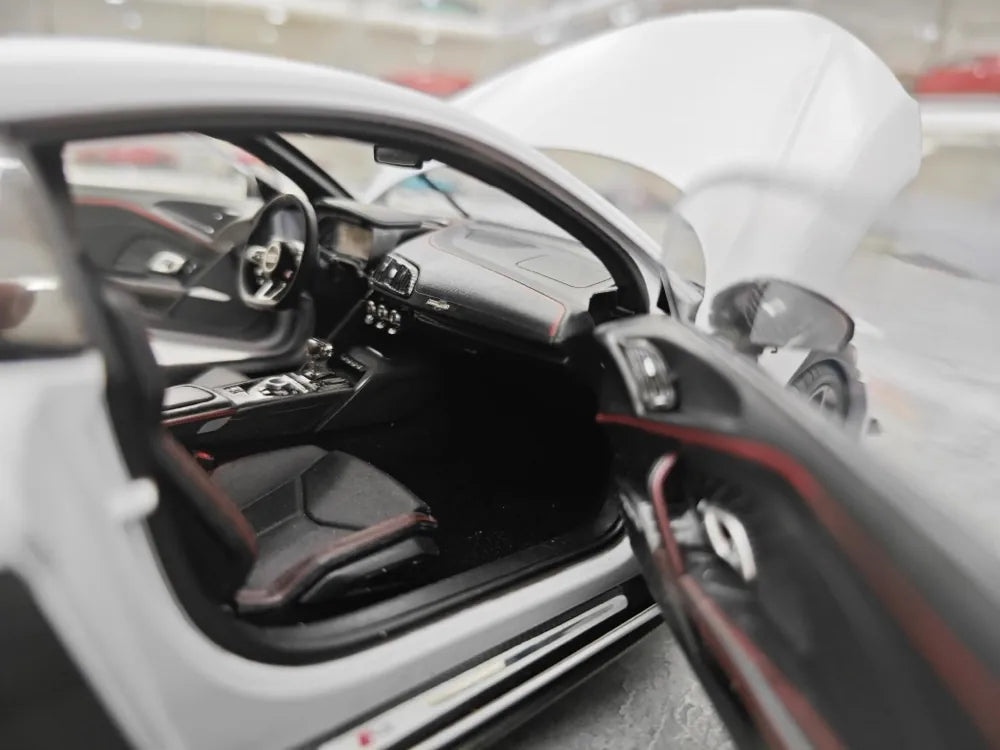 [KengFai] 1:18 Audi 2021 R8 GT RWD White Model Car Die-Cast